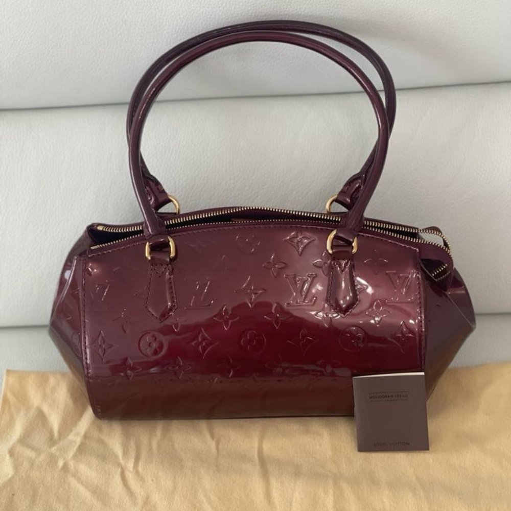 Hand bag Vernise Louis Vuitton 11" x 5" x 6" Burgundy